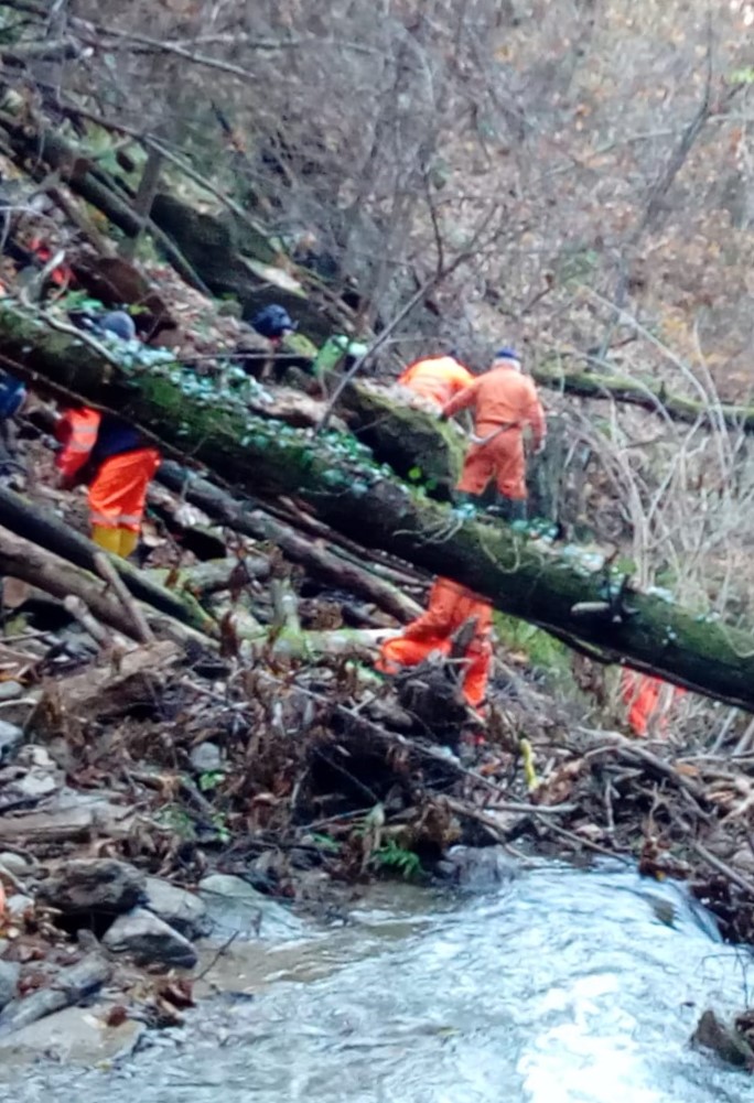 Alpini al lavoro per riparare i danni dell’alluvione a Premana e Pagnona