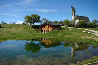 Laghetto e chiesa